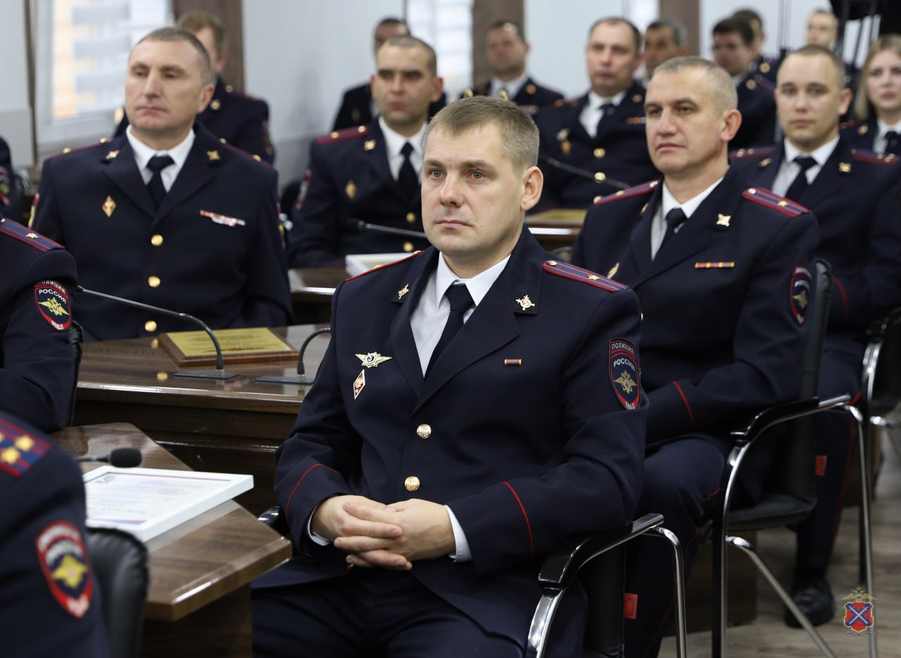 Начальник регионального Главка МВД поздравил участковых уполномоченных полиции с Днем образования службы Начальник регионального Главка МВД поздравил участковых уполномоченных полиции с Днем образования службы