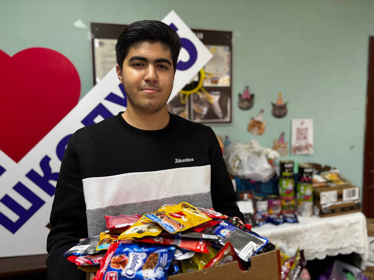 Добро в действии! Ученики школы №35 помогают пушистым подопечным приюта «Уголёк» Добро в действии! Ученики школы №35 помогают пушистым подопечным приюта «Уголёк»