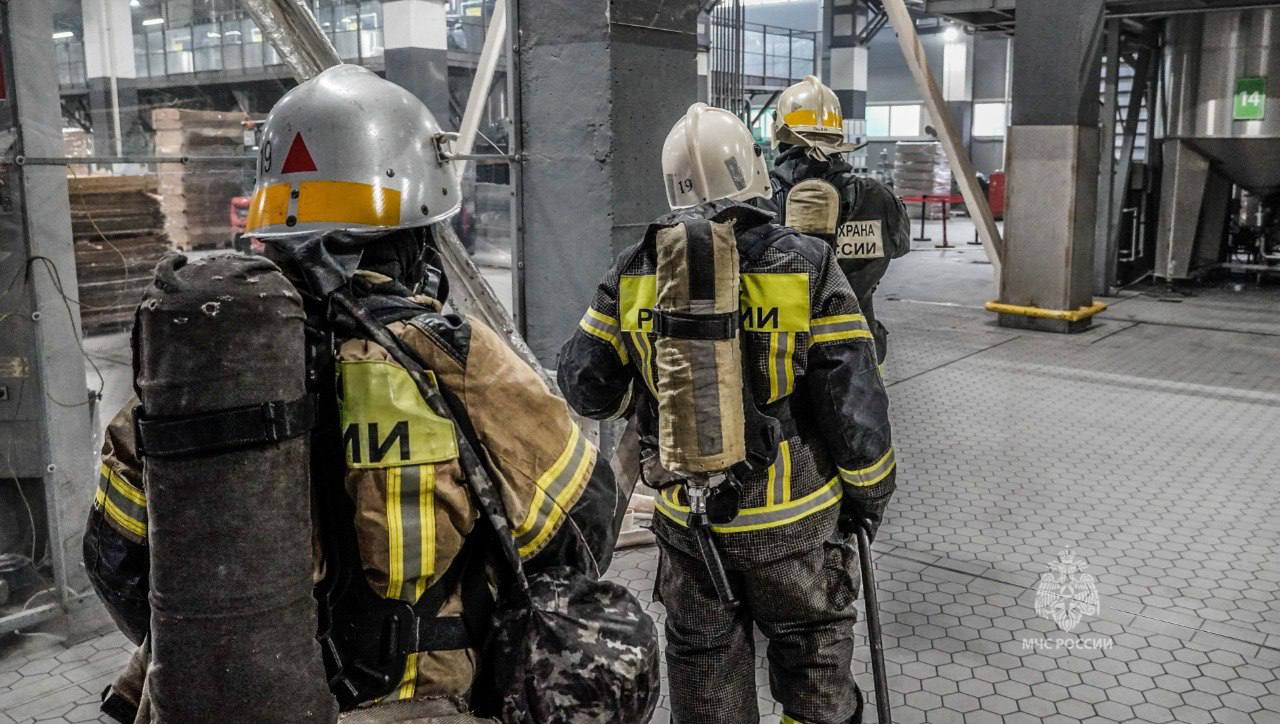 Волжские огнеборцы ликвидировали условный пожар на предприятии Волжские огнеборцы ликвидировали условный пожар на предприятии