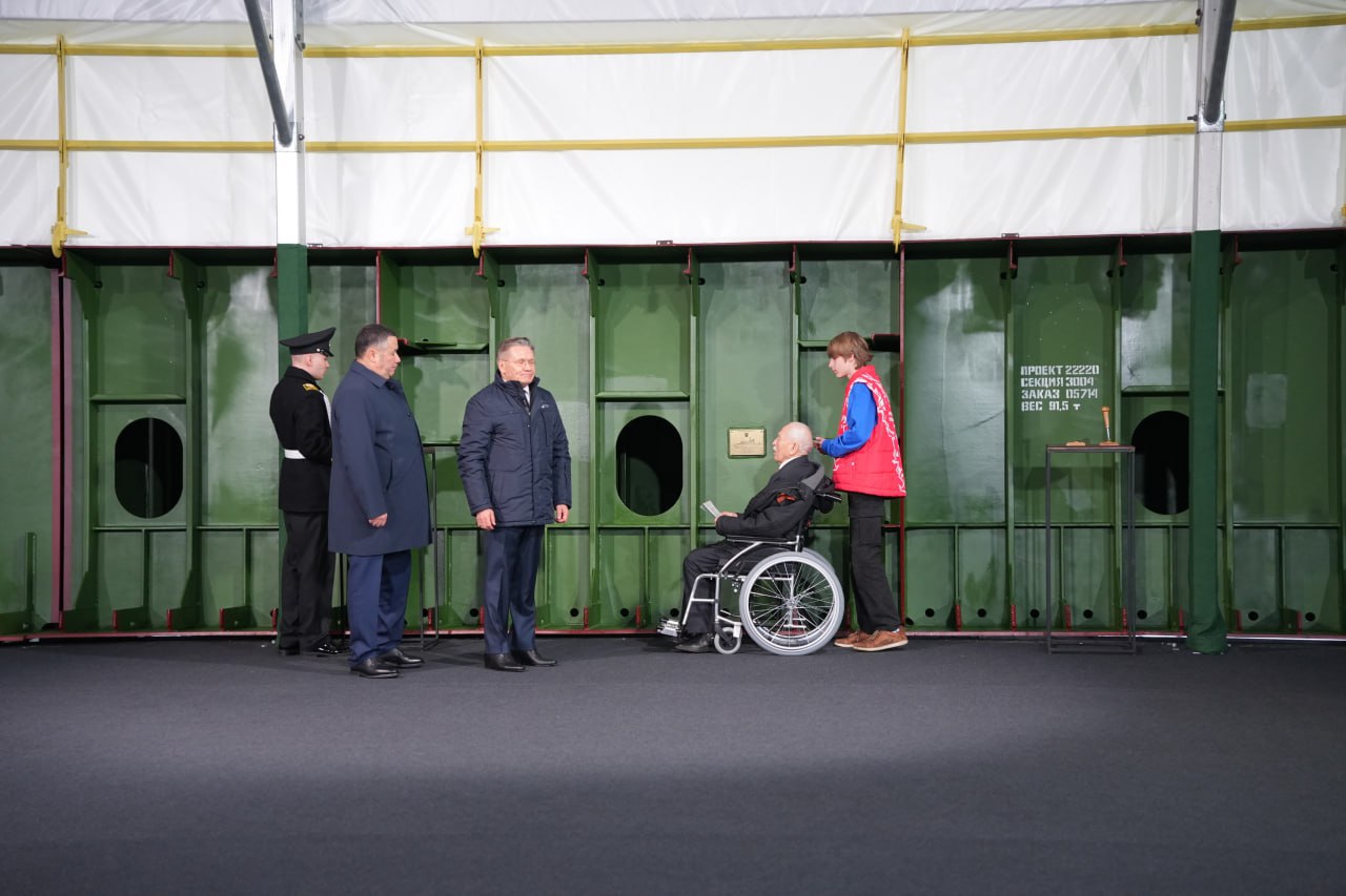 Сегодня на Балтийском заводе в Санкт-Петербурге атомный ледокол «Сталинград» проекта 22220 (ЛК-60Я) Сегодня на Балтийском заводе в Санкт-Петербурге атомный ледокол «Сталинград» проекта 22220 (ЛК-60Я)
