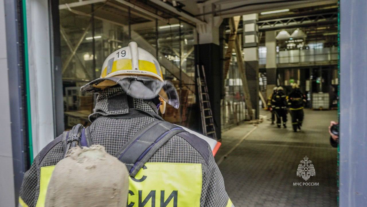 Волжские огнеборцы ликвидировали условный пожар на предприятии Волжские огнеборцы ликвидировали условный пожар на предприятии