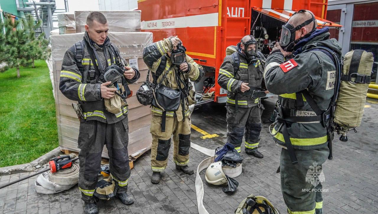 Волжские огнеборцы ликвидировали условный пожар на предприятии Волжские огнеборцы ликвидировали условный пожар на предприятии