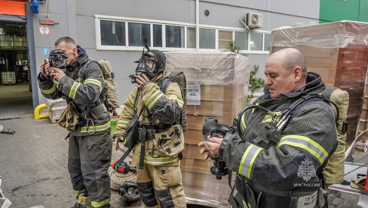 Волжские огнеборцы ликвидировали условный пожар на предприятии Волжские огнеборцы ликвидировали условный пожар на предприятии