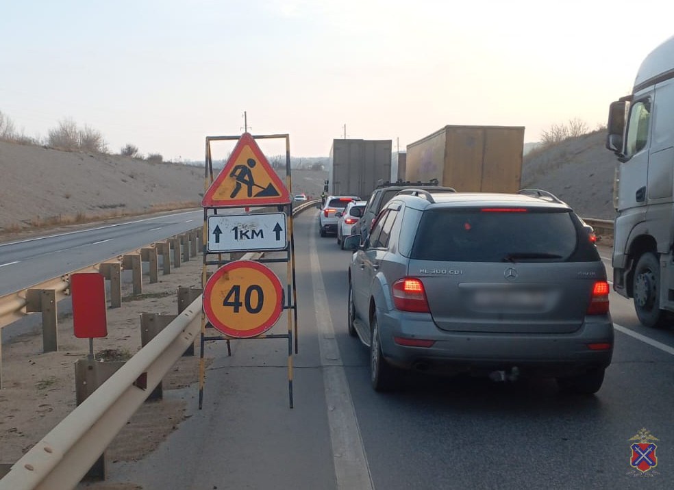 Устанавливаются обстоятельства ДТП в Дубовском районе Устанавливаются обстоятельства ДТП в Дубовском районе