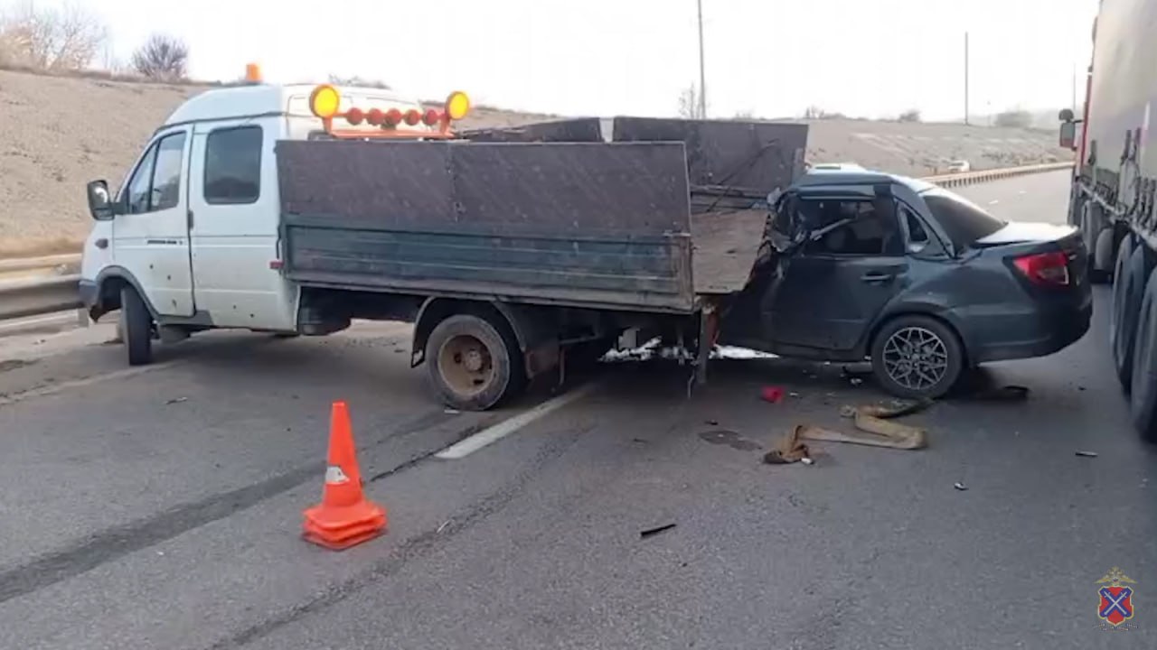 Водитель отечественной легковушки погиб в ДТП под Волгоградом Водитель отечественной легковушки погиб в ДТП под Волгоградом
