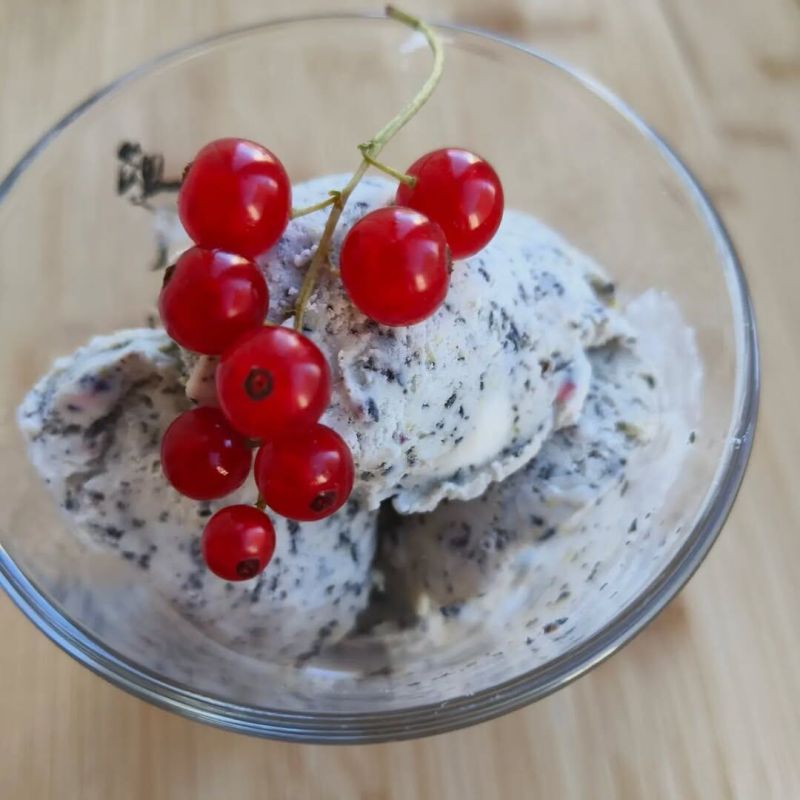 Необычное сочетание вкусов: мороженое с базиликом и лимоном, которое покорит сердца