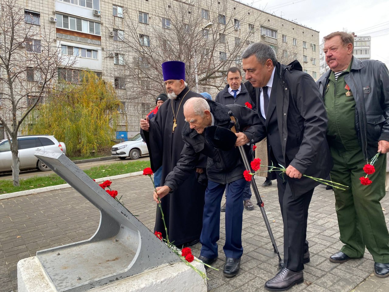 Сегодня в день 83-й годовщины контрнаступления советских войск под Сталинградом во всех муниципальных образованиях Волгоградской области с участием депутатов проходят патриотические акции Сегодня в день 83-й годовщины контрнаступления советских войск под Сталинградом во всех муниципальных образованиях Волгоградской области с участием депутатов проходят патриотические акции