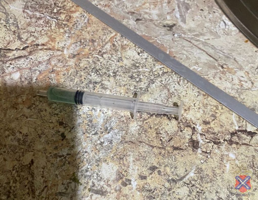 В Волгограде полицейские задержали подозреваемую в покушении на сбыт наркотических средств В Волгограде полицейские задержали подозреваемую в покушении на сбыт наркотических средств