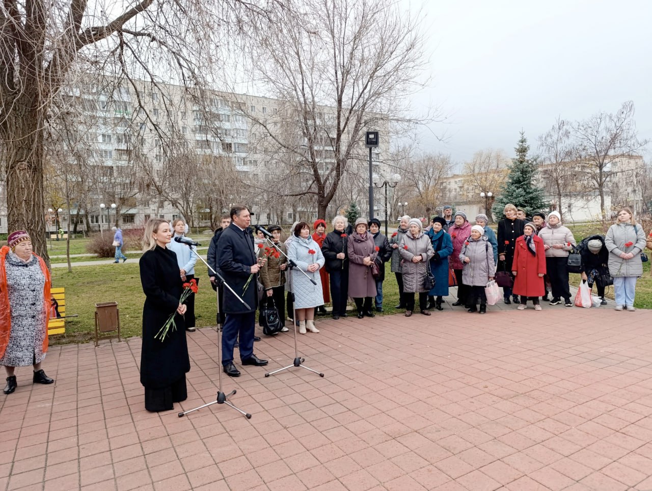 Сегодня в день 83-й годовщины контрнаступления советских войск под Сталинградом во всех муниципальных образованиях Волгоградской области с участием депутатов проходят патриотические акции