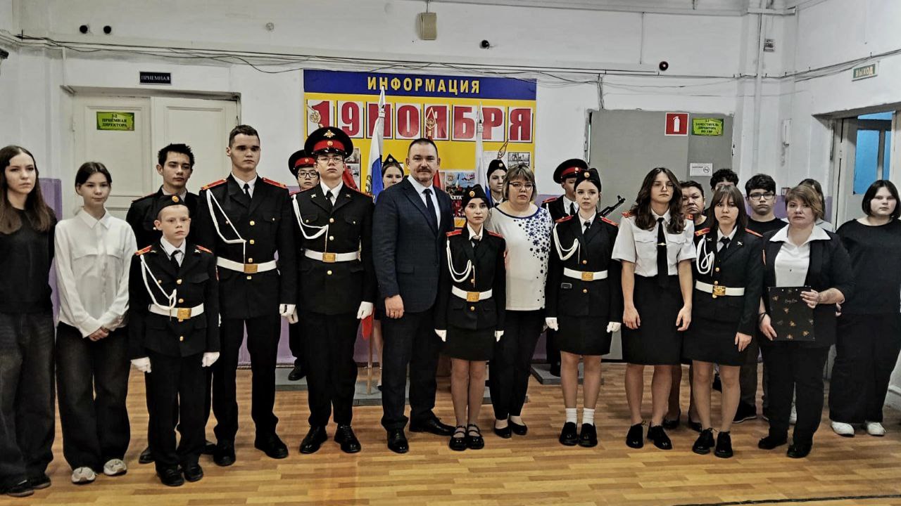 Сегодня мы отмечаем знаменательную дату для всей нашей страны:19 ноября 1942 года - начало контрнаступления советских войск под Сталинградом Сегодня мы отмечаем знаменательную дату для всей нашей страны:19 ноября 1942 года - начало контрнаступления советских войск под Сталинградом