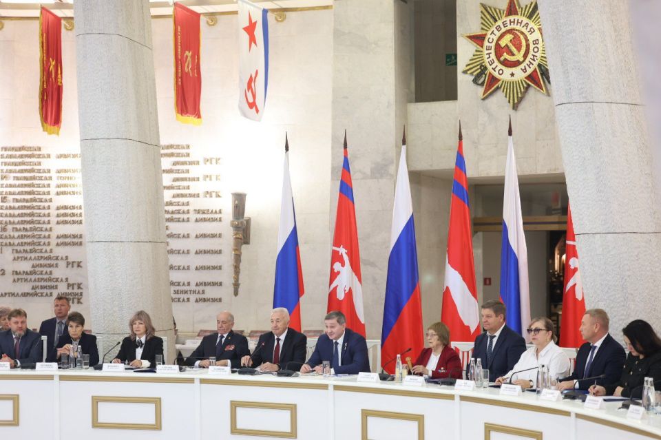 Андрей Бочаров предложил поддержать кандидатуру Александра Блошкина на пост председателя областного совета ветеранов