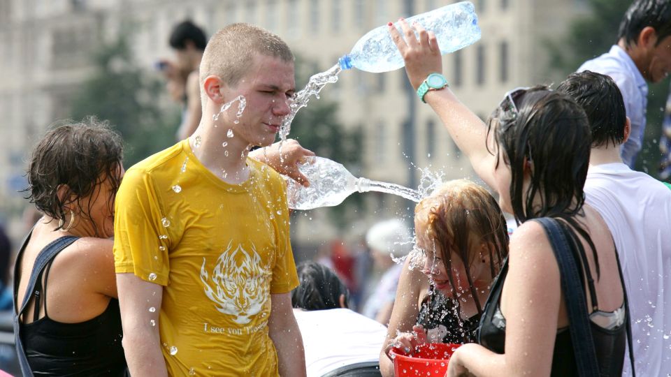 Дышите через трубочку: необычные, но действенные способы пережить жару