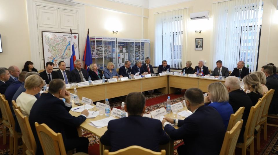 В Волгоградской области с 1 по 10 декабря пройдет декада приемов граждан, приуроченная к 24-летию партии «Единая Россия»