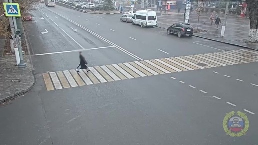 Видео: Ford снес девушку в центре Волгограда