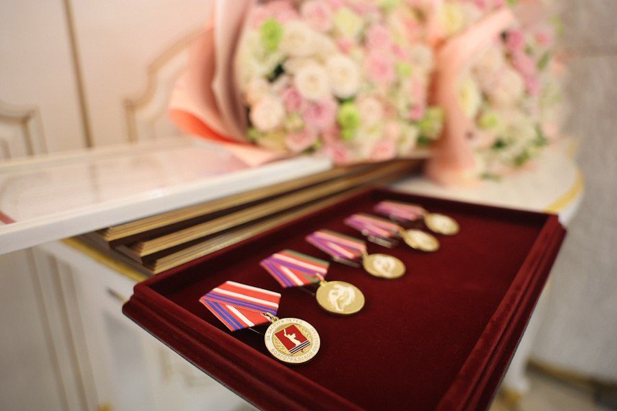 Андрей Бочаров вручил государственные награды