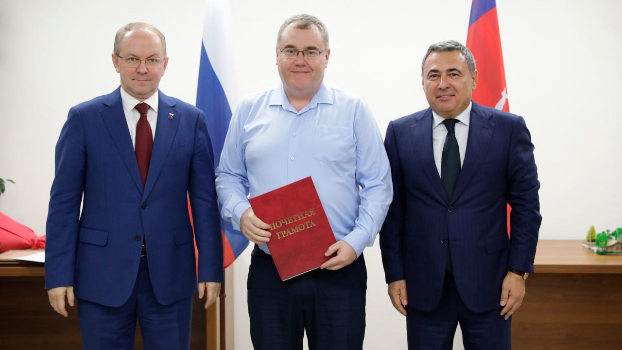 В Волгограде чествуют работников транспортного комплекса В Волгограде чествуют работников транспортного комплекса