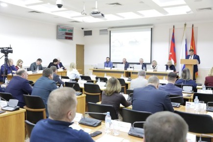 На заседании фракции партии «Единая Россия» в Волгоградской городской Думе состоялось обсуждение итогов деятельности регионального оператора ООО «ЭкоЦентр» за 9 месяцев текущего года