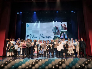 Десять жительниц Волгоградской области наградили почетным знаком «Материнская слава»