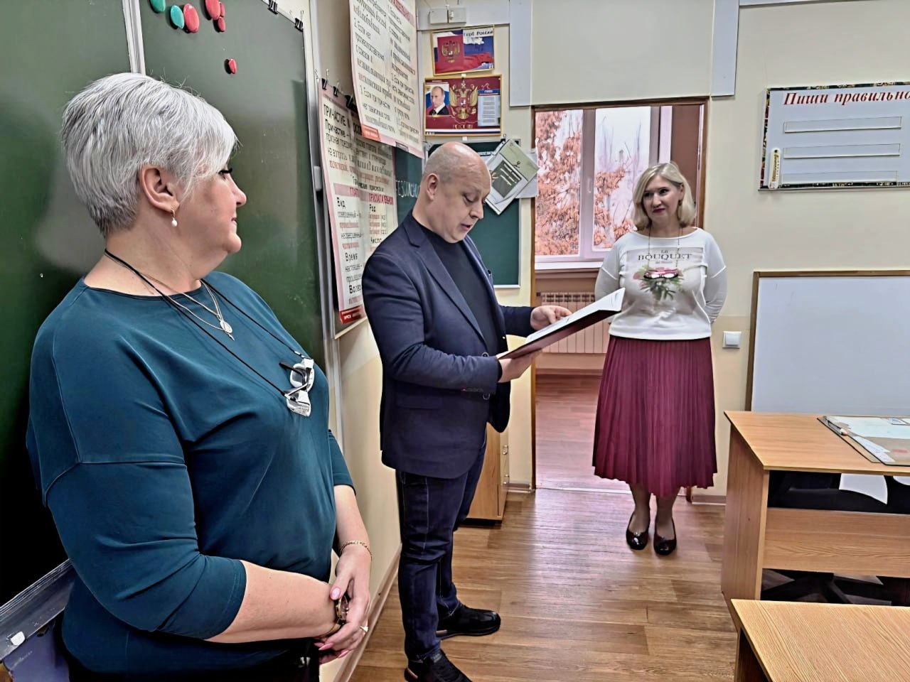 Депутат Волгоградской областной Думы Олег Дмитриев посетил Волгоградскую школу дифференцированного обучения Депутат Волгоградской областной Думы Олег Дмитриев посетил Волгоградскую школу дифференцированного обучения