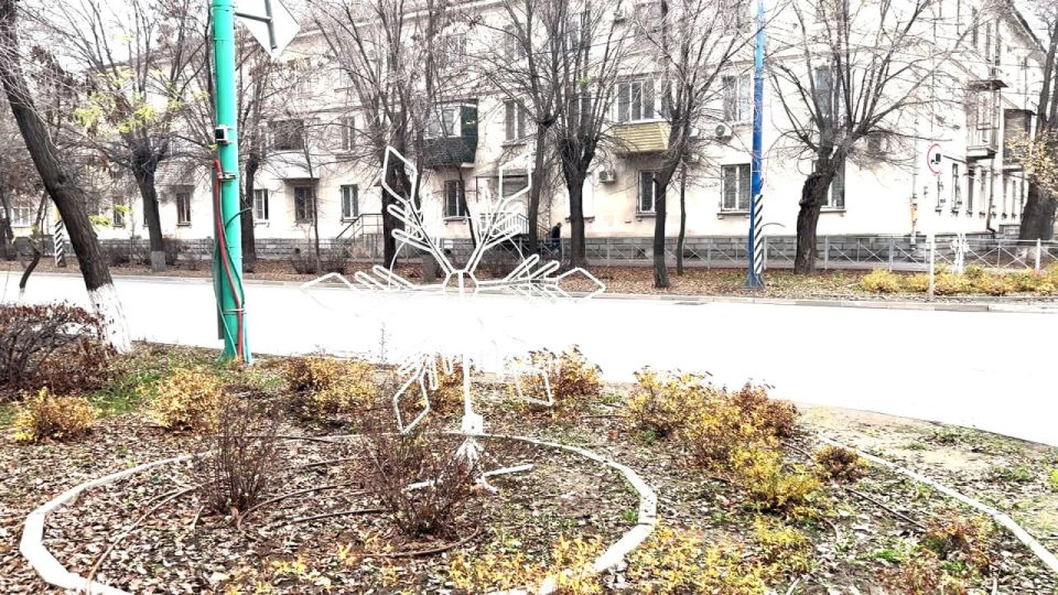 Волжский начали украшать к Новому году