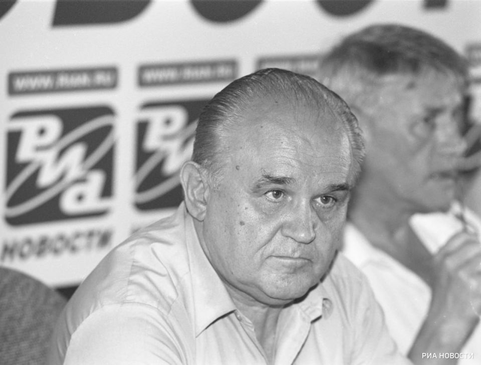 Известный конструктор, создатель пусковых комплексов "Тополь" и "Искандер" Валериан Соболев скончался в Волгограде в возрасте 87 лет, сообщает РИА Новости со ссылкой на друга семьи