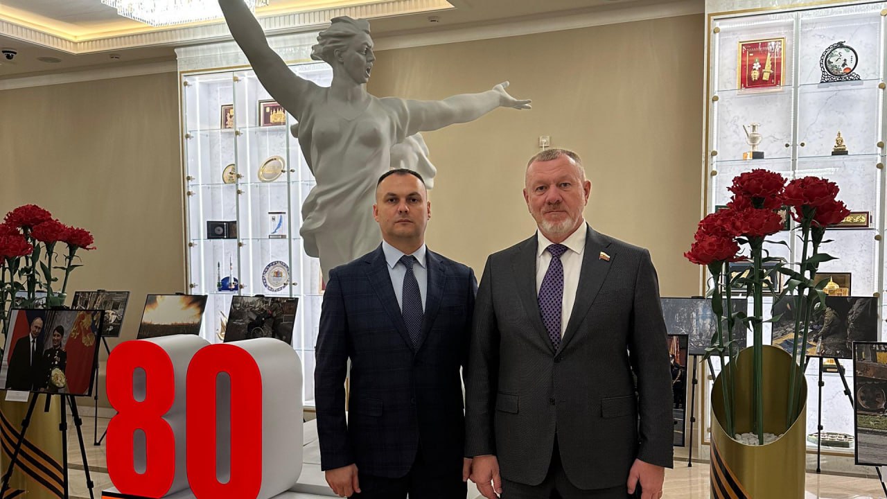 По приглашению сенатора Сергея Горнякова военнослужащий Дмитрий Чехольский принял участие в заседании комитета Совета Федерации по социальной политике и «круглом столе» о профессиональной адаптации ветеранов СВО