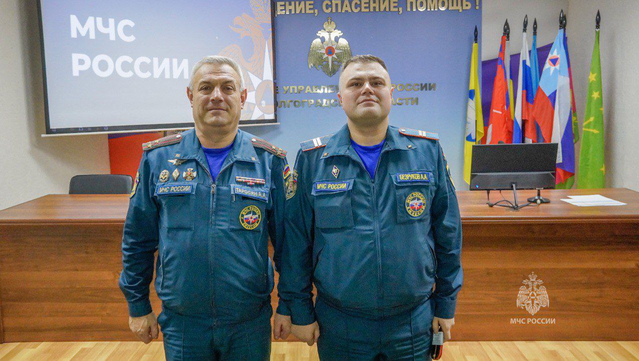 В Главном управлении МЧС России по Волгоградской области в торжественной обстановке вручили первые офицерские звания В Главном управлении МЧС России по Волгоградской области в торжественной обстановке вручили первые офицерские звания