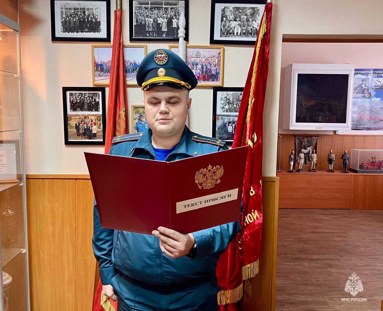 Сегодня в комнате воинской и боевой славы ГУ МЧС России пo Волгоградской области состоялась церемония принятия Присяги сотрудниками Федеральной противопожарной службы МЧС России Сегодня в комнате воинской и боевой славы ГУ МЧС России пo Волгоградской области состоялась церемония принятия Присяги сотрудниками Федеральной противопожарной службы МЧС России