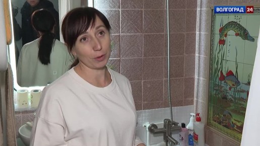 В Волгограде жители МКД лишились горячей воды на 4 месяца из-за аварии в пустой квартире