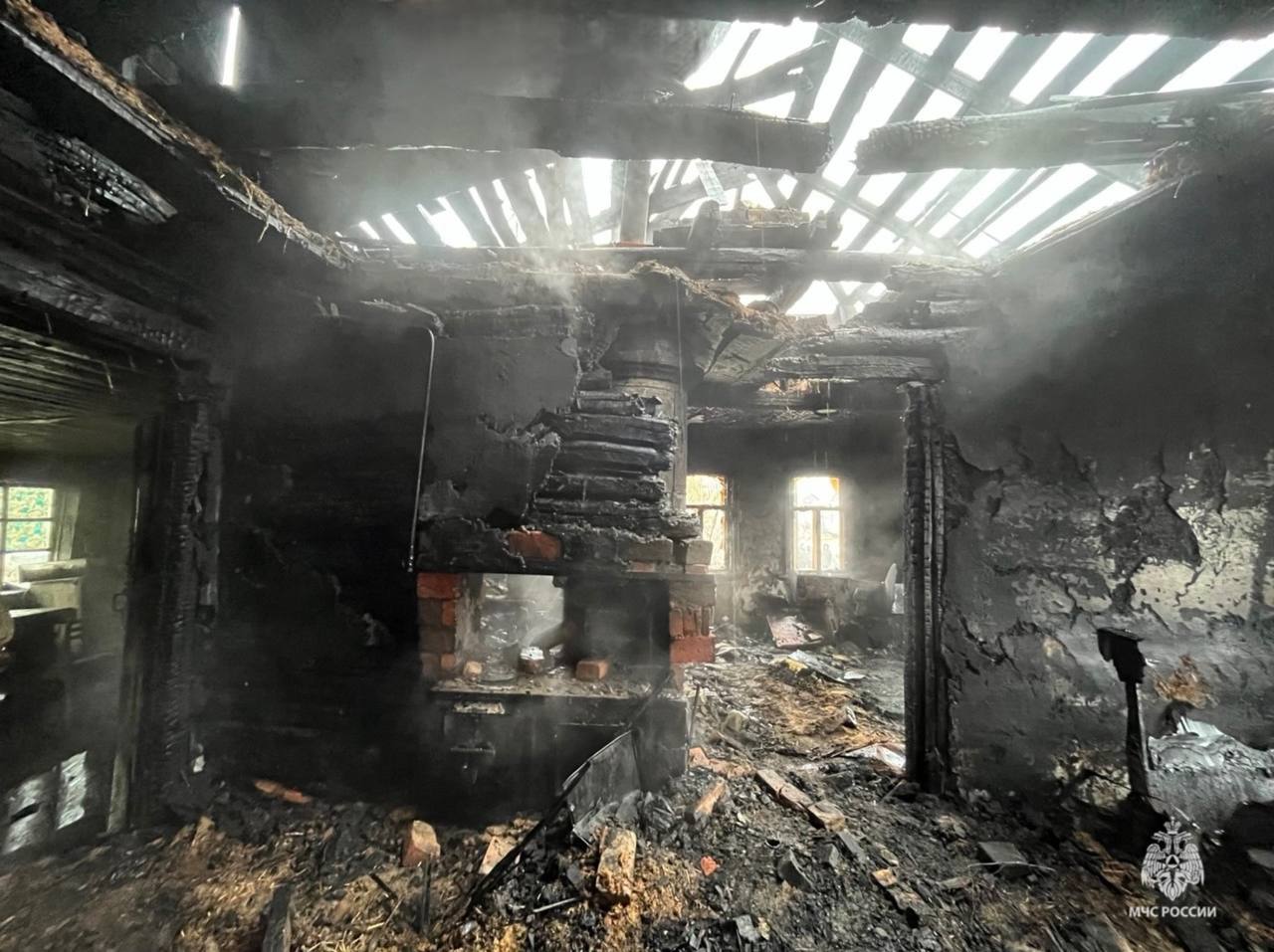 Курение - убивает. Сегодня рано утром в рабочем поселке Рудня Волгоградской области огонь отхватил жилой дом Курение - убивает. Сегодня рано утром в рабочем поселке Рудня Волгоградской области огонь отхватил жилой дом