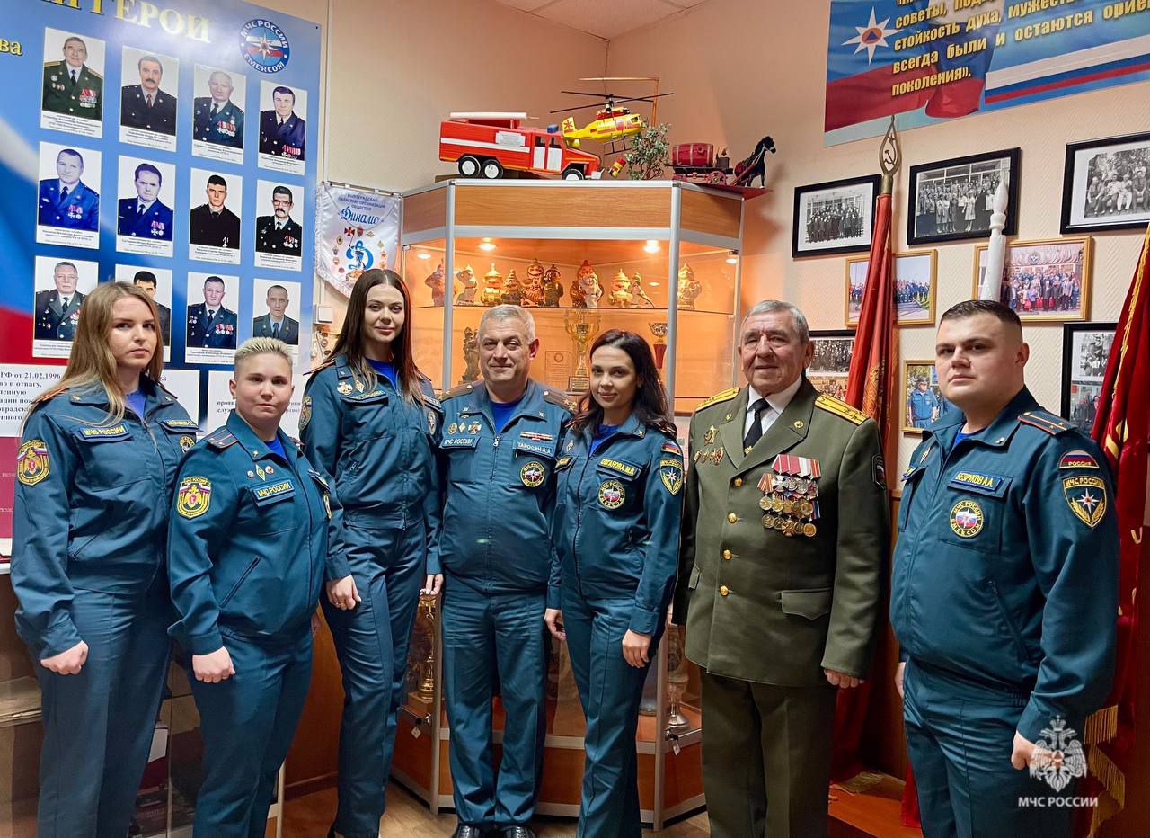 Сегодня в комнате воинской и боевой славы ГУ МЧС России пo Волгоградской области состоялась церемония принятия Присяги сотрудниками Федеральной противопожарной службы МЧС России