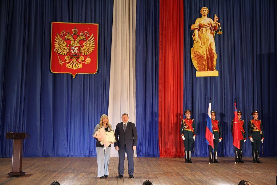 Андрей Бочаров вручил почетные грамоты и благодарности лучшим сотрудникам мировых судов Волгоградской области