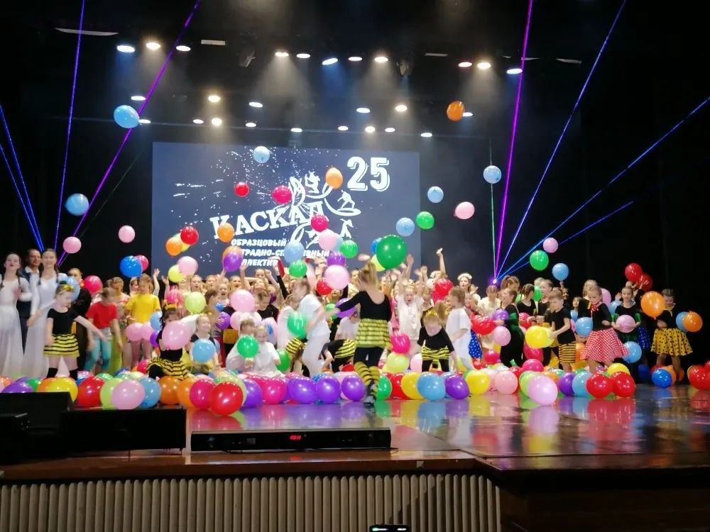 Дружный и талантливый эстрадно - спортивный коллектив "Каскад " принимает многочисленные поздравления с 25 - летним Юбилеем Дружный и талантливый эстрадно - спортивный коллектив "Каскад " принимает многочисленные поздравления с 25 - летним Юбилеем