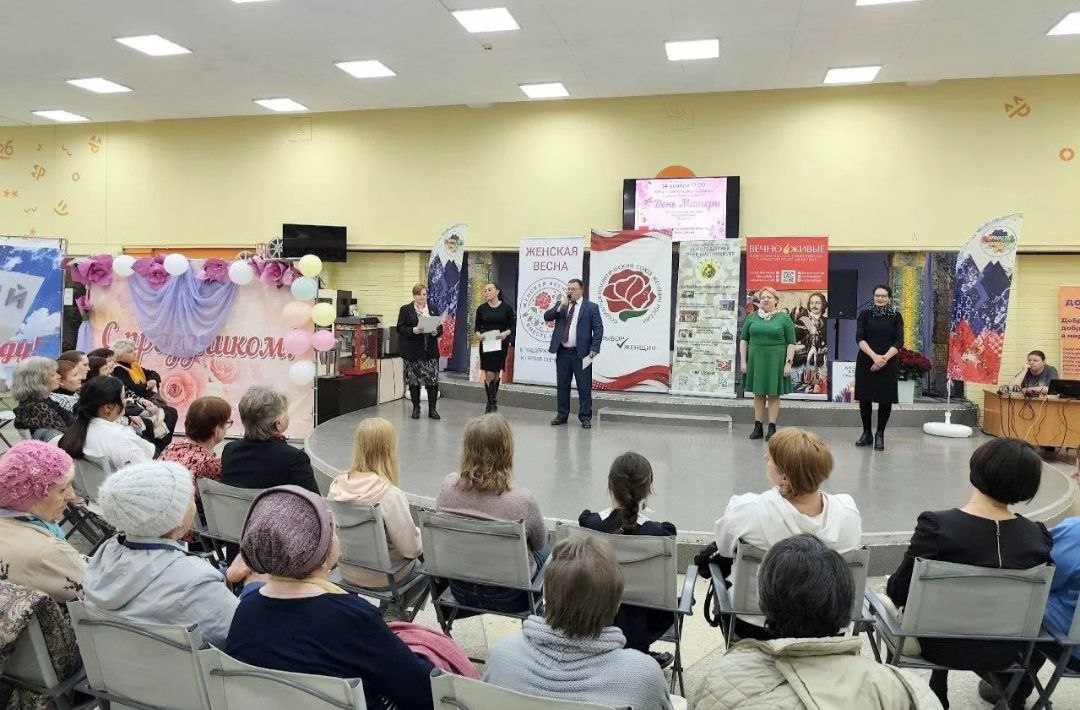 Эдуард Басурин: Участники Движения «ВЕЧНО ЖИВЫЕ» в Волгоградской области организовали поздравление с Днём матери в городе Волжском