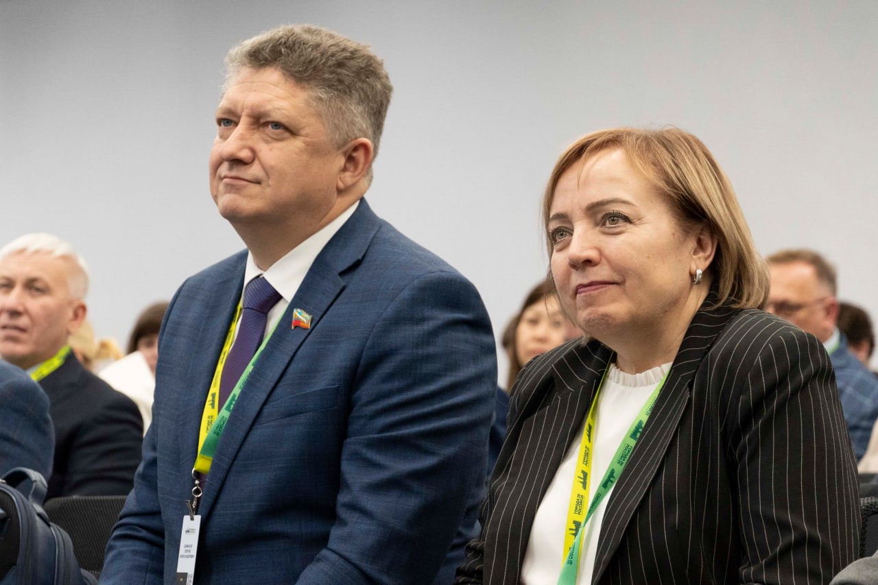 В Екатеринбурге сегодня завершает свою работу IX форум стратегического развития «Города России» В Екатеринбурге сегодня завершает свою работу IX форум стратегического развития «Города России»