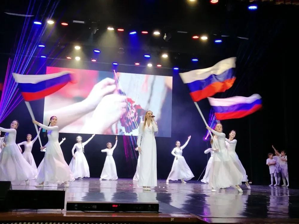 Дружный и талантливый эстрадно - спортивный коллектив "Каскад " принимает многочисленные поздравления с 25 - летним Юбилеем Дружный и талантливый эстрадно - спортивный коллектив "Каскад " принимает многочисленные поздравления с 25 - летним Юбилеем