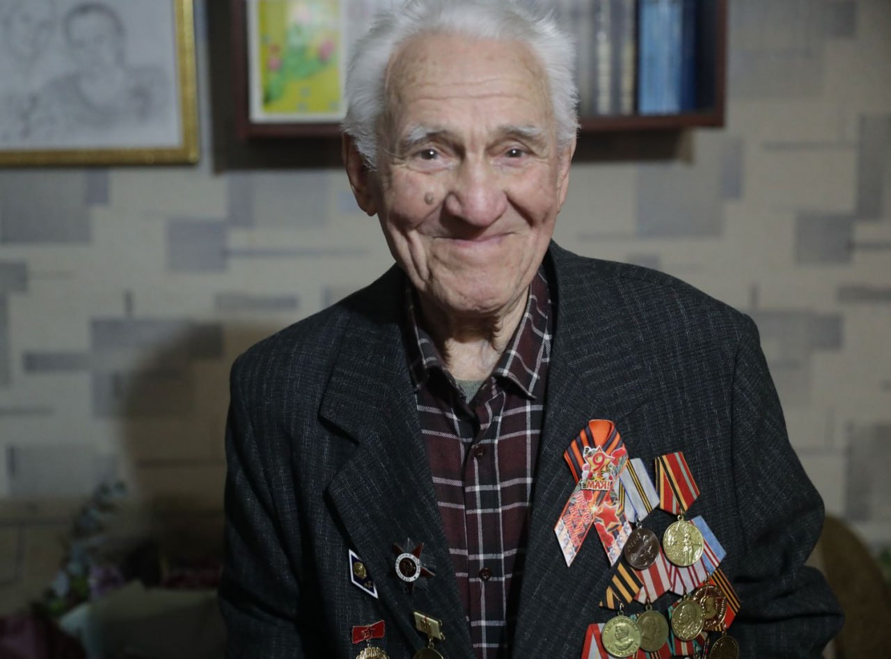 199 лет на двоих: в Волгограде поздравляют фронтовиков Виктора Богданова и Владимира Рыженко 199 лет на двоих: в Волгограде поздравляют фронтовиков Виктора Богданова и Владимира Рыженко