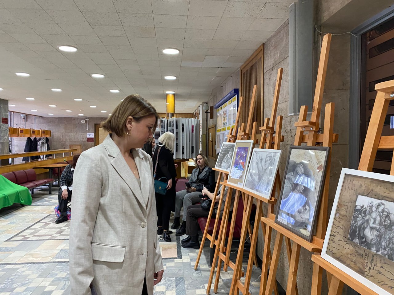 Волжские художники получили награды на областной выставке «Ода солдатского треугольника» Волжские художники получили награды на областной выставке «Ода солдатского треугольника»
