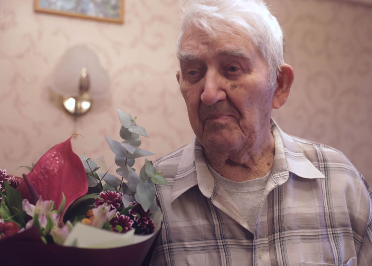 199 лет на двоих: в Волгограде поздравляют фронтовиков Виктора Богданова и Владимира Рыженко 199 лет на двоих: в Волгограде поздравляют фронтовиков Виктора Богданова и Владимира Рыженко