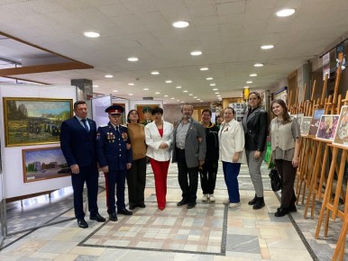 Волжские художники получили награды на областной выставке «Ода солдатского треугольника»