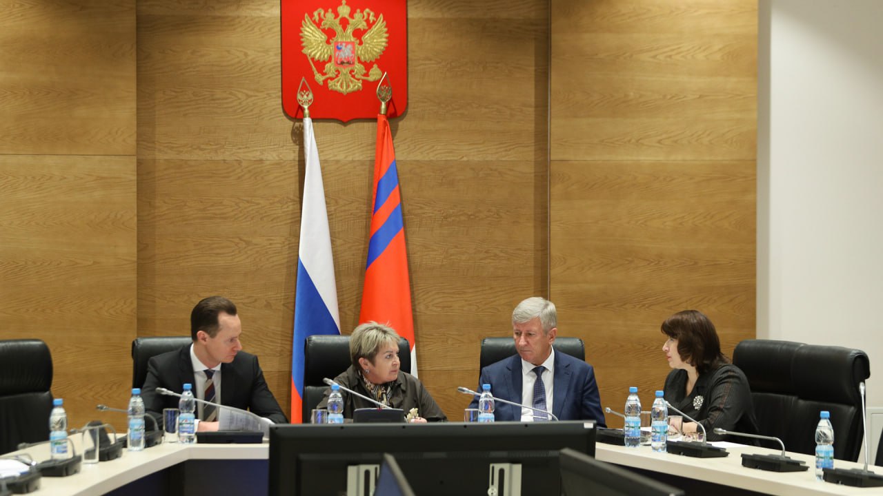 Созданная при регпарламенте рабочая группа по развитию социальной сферы региона приступила к подготовке предложений по повышению качества оказания медпомощи и укреплению финансовой устойчивости лечебных учреждений