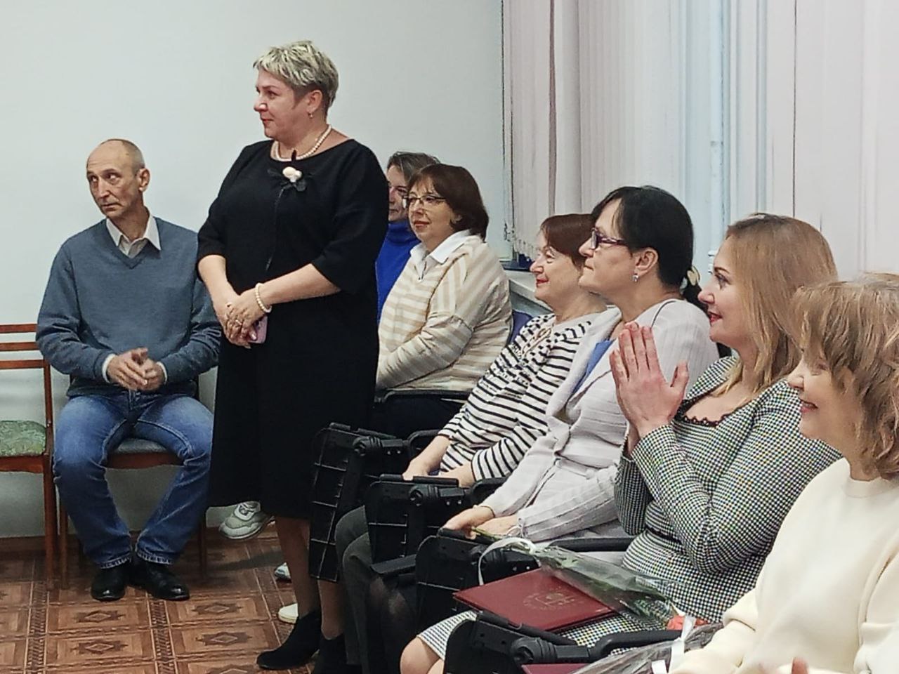 Сегодня от имени Волгоградской городской Думы поздравил финансистов Краснооктябрьского территориального управления Департамента образования с Днём бухгалтера. Сегодня от имени Волгоградской городской Думы поздравил финансистов Краснооктябрьского территориального управления Департамента образования с Днём бухгалтера.