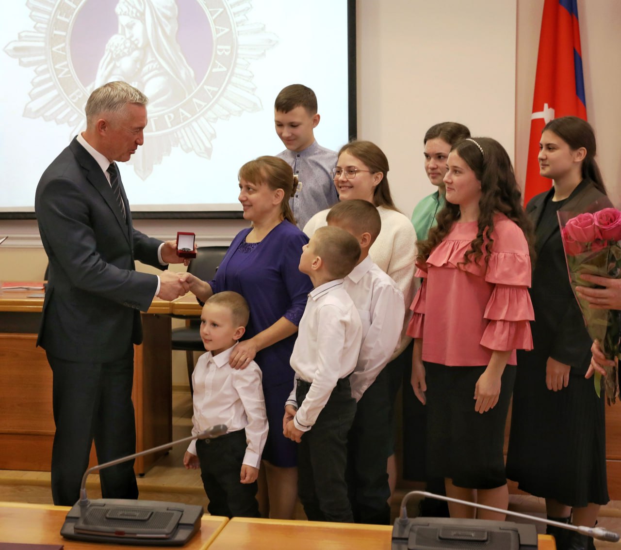 Сегодня в России - День матери!