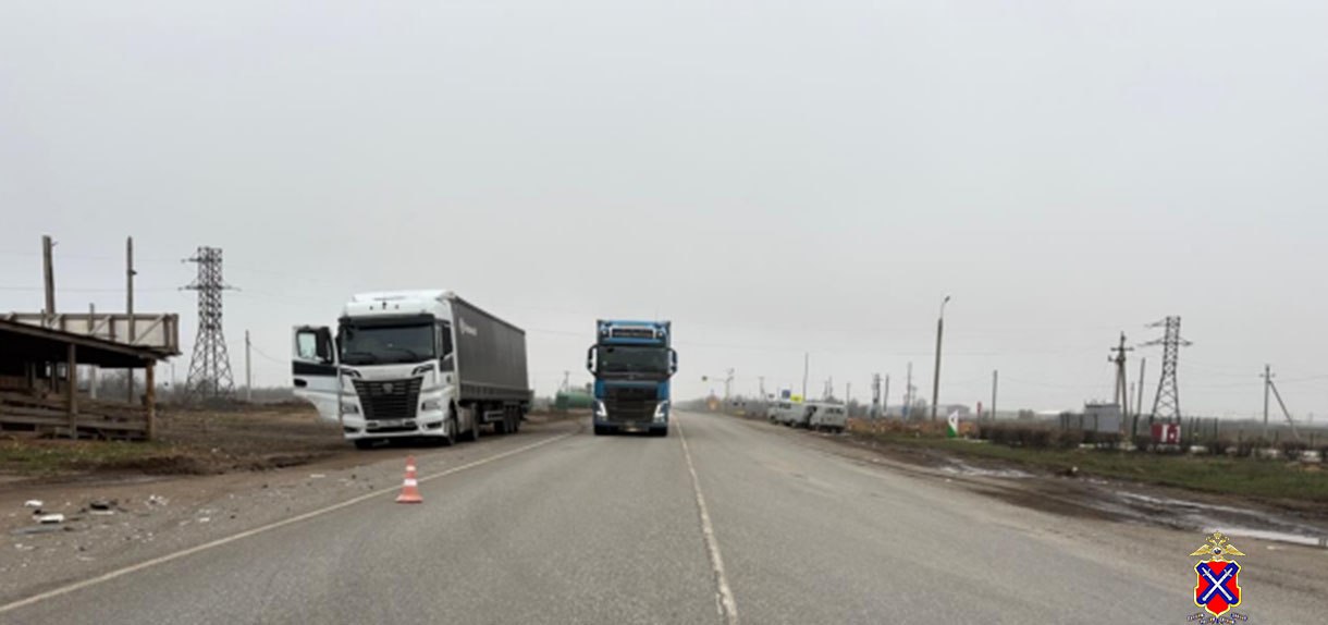 ДТП с грузовиками произошло на трассе под Волгоградом