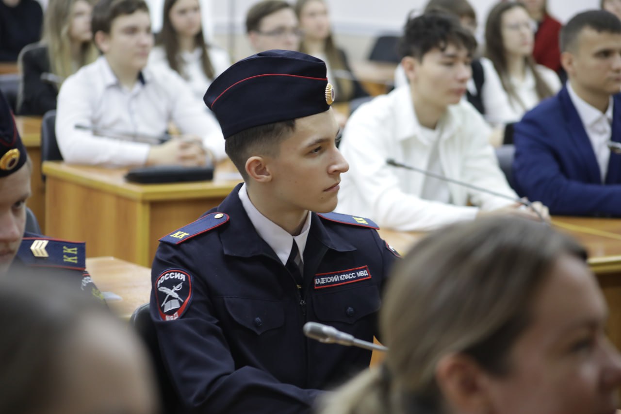Старшеклассники Советского района приняли участие в образовательном проекте «Разговор о будущем», реализуемом Волгоградской городской Думой совместно с департаментом образования Старшеклассники Советского района приняли участие в образовательном проекте «Разговор о будущем», реализуемом Волгоградской городской Думой совместно с департаментом образования