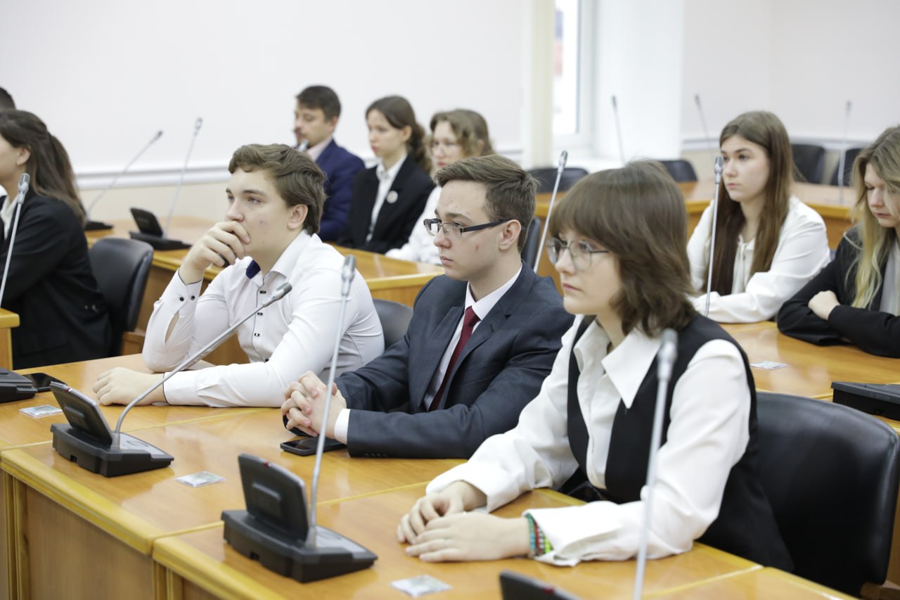 Старшеклассники Советского района приняли участие в образовательном проекте «Разговор о будущем», реализуемом Волгоградской городской Думой совместно с департаментом образования Старшеклассники Советского района приняли участие в образовательном проекте «Разговор о будущем», реализуемом Волгоградской городской Думой совместно с департаментом образования