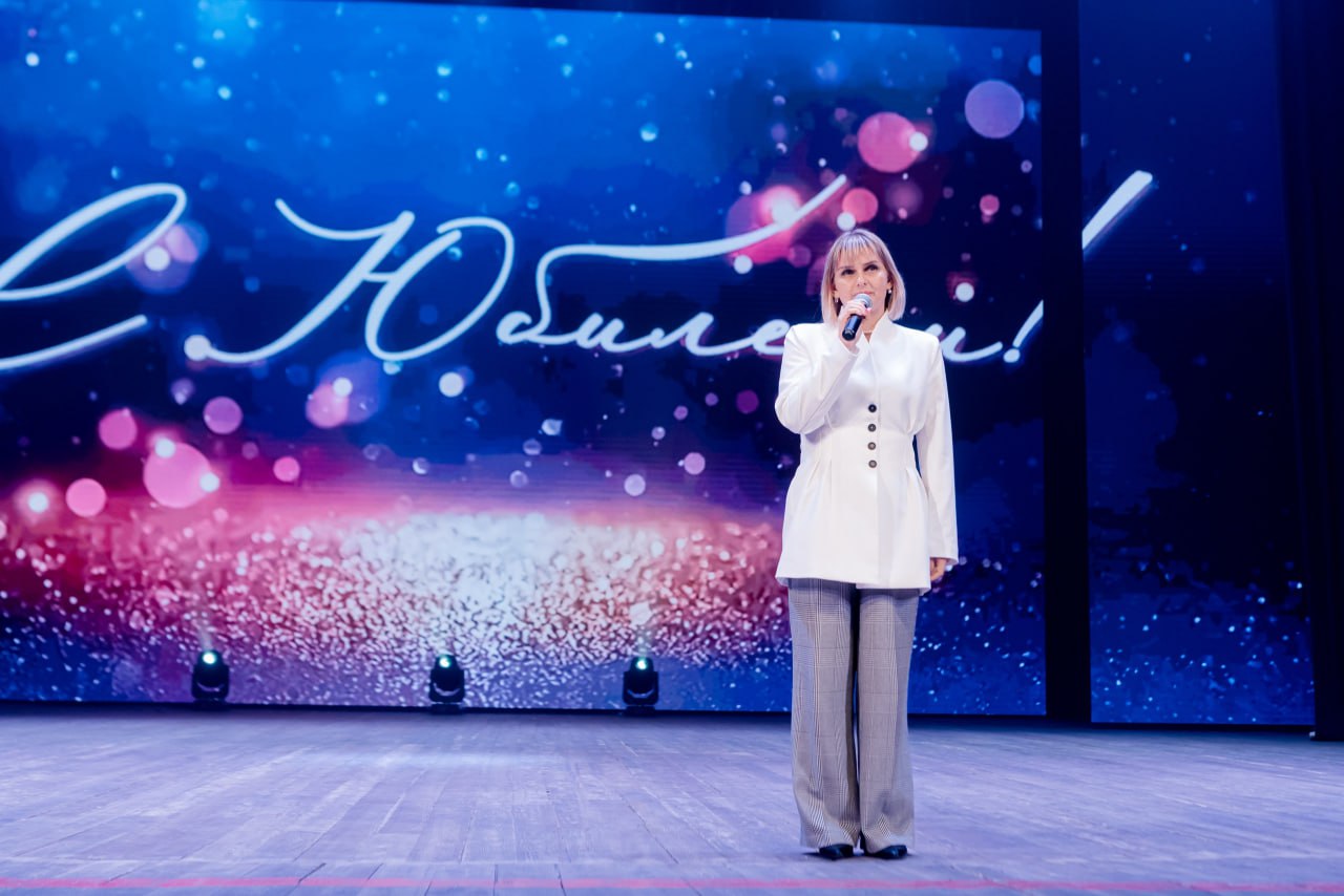 Депутат Волгоградской областной Думы Мария Аплеталина приняла участие в торжественном вечере, посвящённом 40-летию средней школы №30 города Волжского Депутат Волгоградской областной Думы Мария Аплеталина приняла участие в торжественном вечере, посвящённом 40-летию средней школы №30 города Волжского