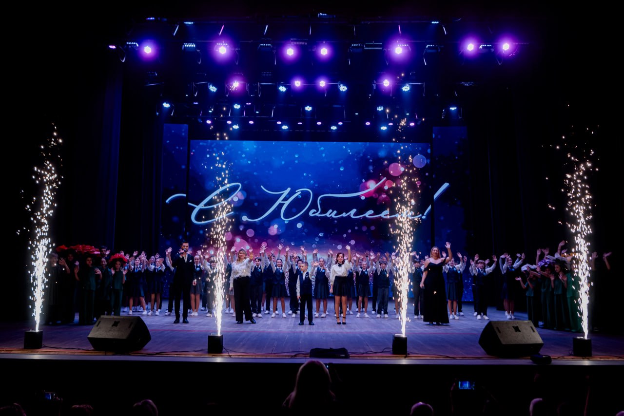 Депутат Волгоградской областной Думы Мария Аплеталина приняла участие в торжественном вечере, посвящённом 40-летию средней школы №30 города Волжского