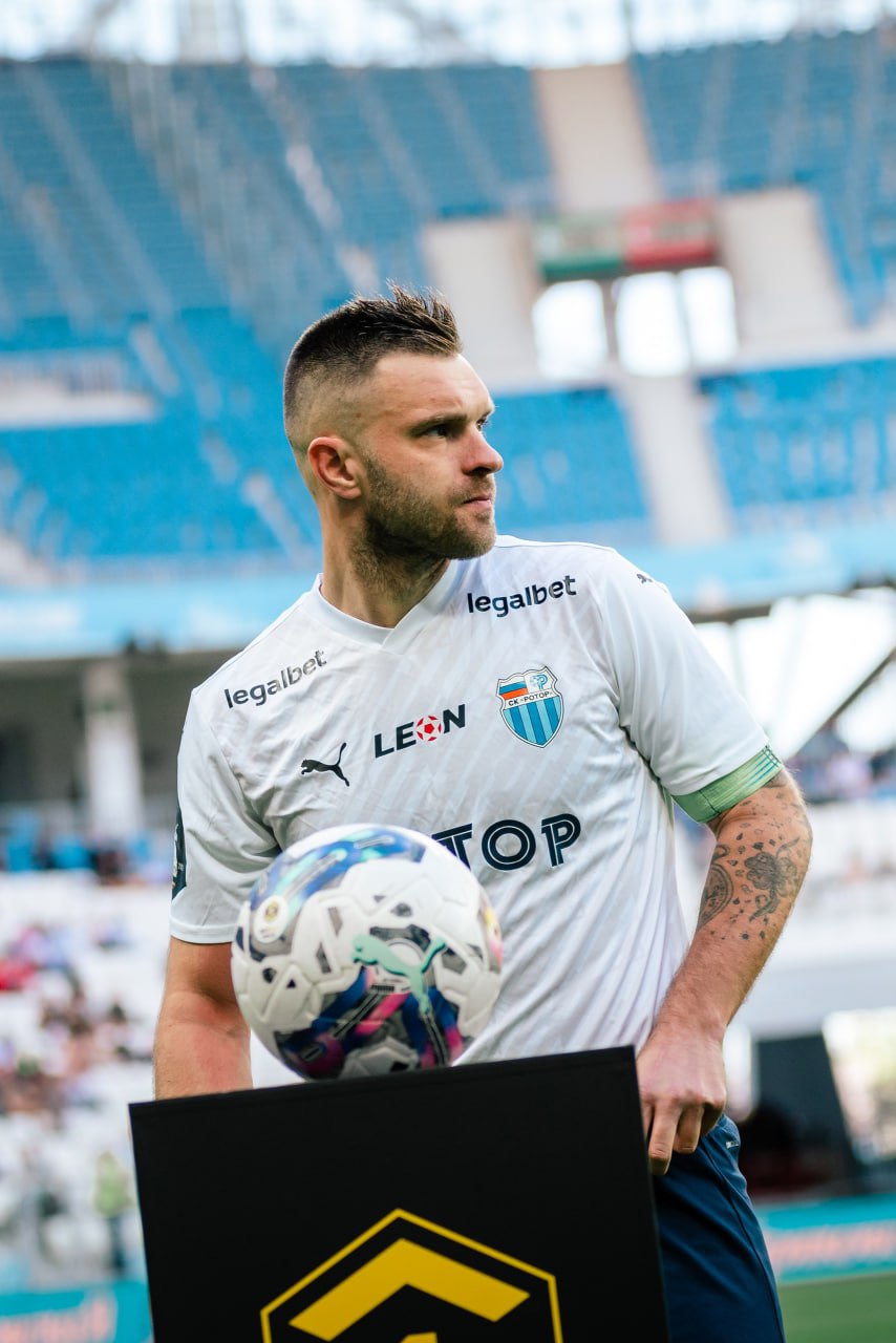 Двое игроков покинули волгоградский «Ротор»