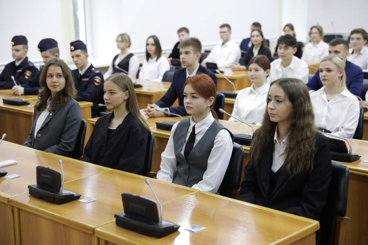 Старшеклассники Советского района приняли участие в образовательном проекте «Разговор о будущем», реализуемом Волгоградской городской Думой совместно с департаментом образования